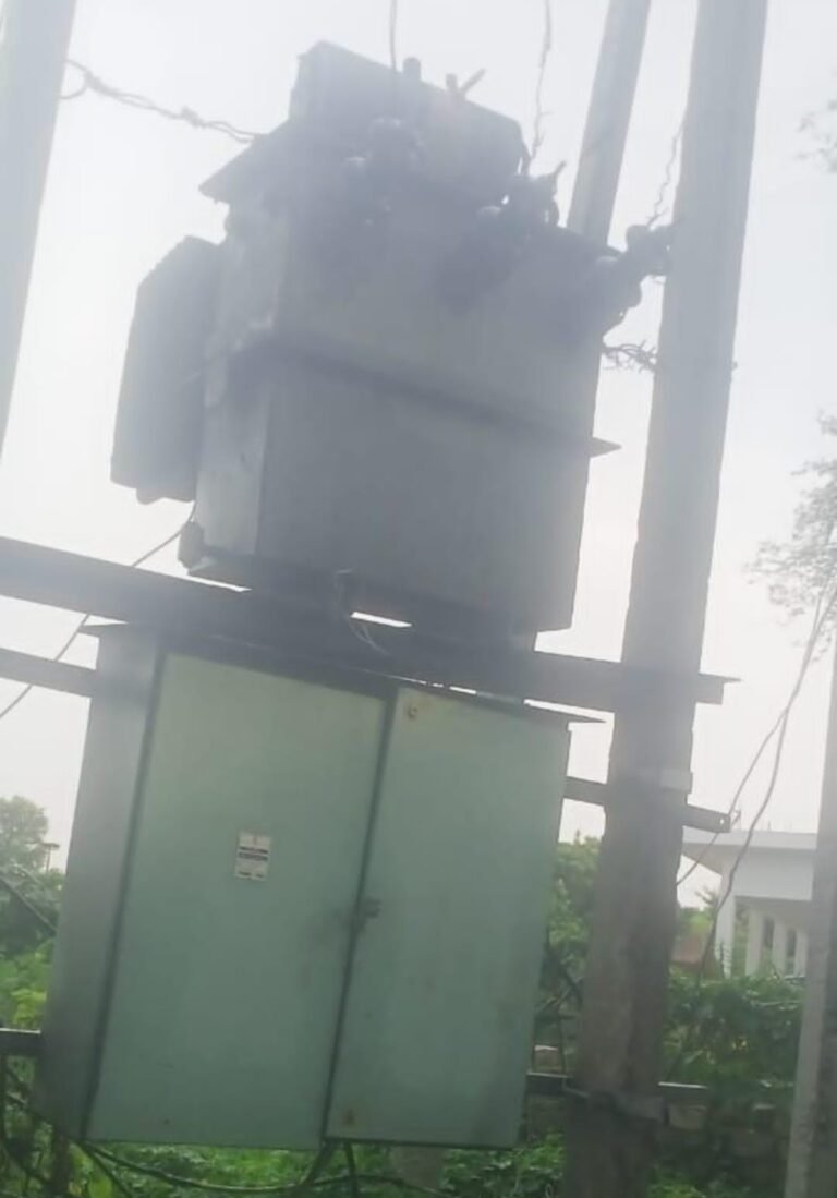 शाम ढलते ही अंधेरे में डुब जाता है सरीया गांव पांच दिनों से ट्रांसफार्मर बिजली विभाग कुम्भकर्णी निंदा में सोया है