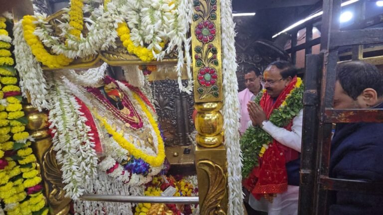 बंगाल में यदि बना बाबरी तो फिर से ढहाया जायेगा सपा बिहार चुनाव हारने से बीमार अवस्था में चल रही है – केशव प्रसाद मौर्य